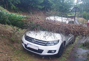 Gewitterfront fordert die Feuerwehr...