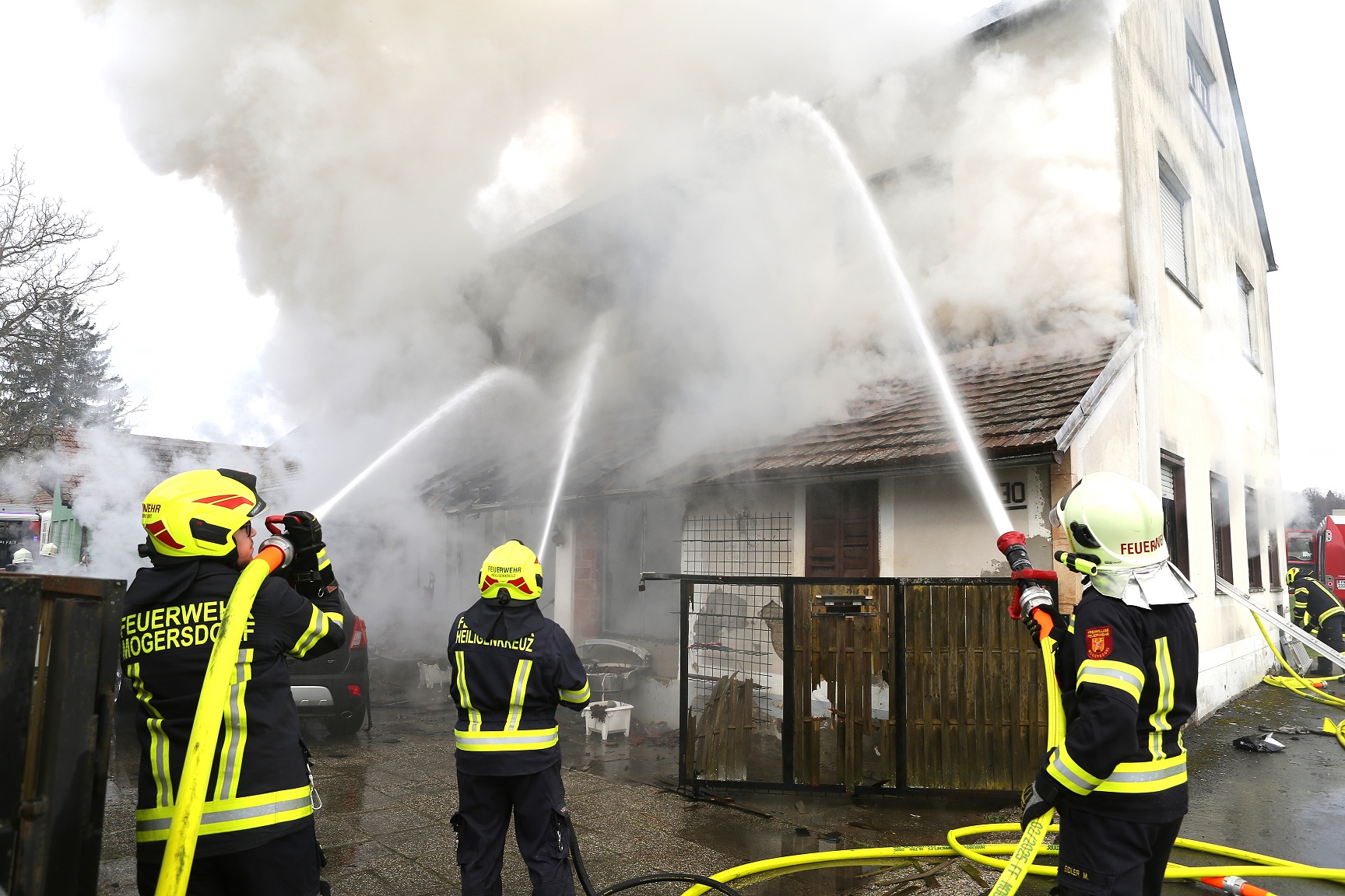 Gebäudebrand in Mogersdorf (23...