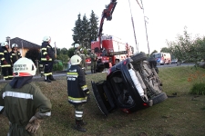Lenker landete mit seinem PKW  im Obstgarten_7