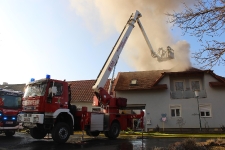 Schwierig zu löschender Dachstuhlbrand in Eltendorf _18