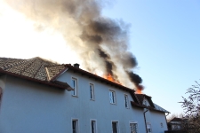 Schwierig zu löschender Dachstuhlbrand in Eltendorf _2