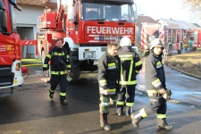Schwierig zu löschender Dachstuhlbrand in Eltendorf _31