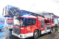 Schwierig zu löschender Dachstuhlbrand in Eltendorf _85